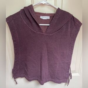 Brynn Walker Sleeveless hooded top. - M